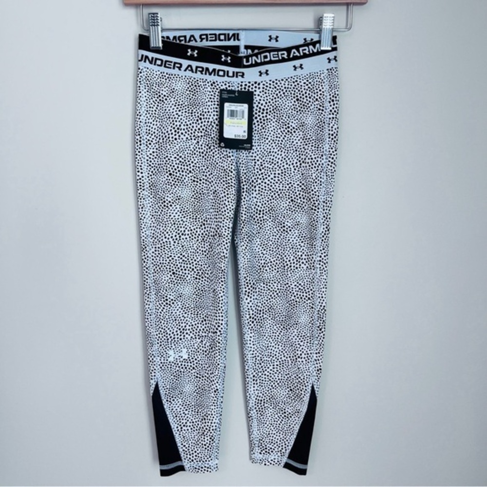 Under Armour Black and White Leggings with Modern Style